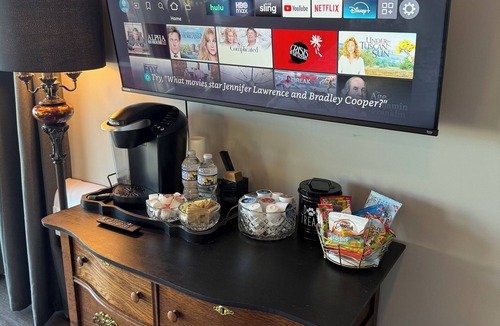 Chesapeake Beach Cottage | Cliffside Chesapeake Bay Cottage: Pet-friendly, Easy DC Drive