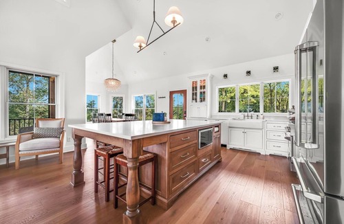 Elizabeth House | Cliffside Cottage, Private Pond, 50 acres w/Breathtaking views near Galena, IL