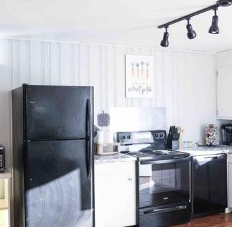 Candler Apartment | Cliffside! Pickleball, Mini Golf, Hot Tub, Firepit