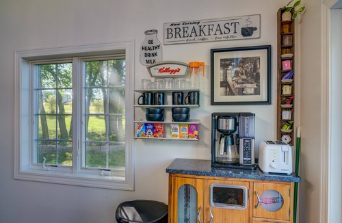 Lane Cottage | Clinton Lake Vacation Rentals.Charlie’s Lakeside Cottage! Beautiful lake views!