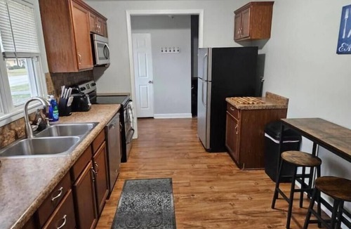 Naperville House | Close to downtown Naperville 3 Bed 2.5bath/Pets OK, Garage and utilities incl.