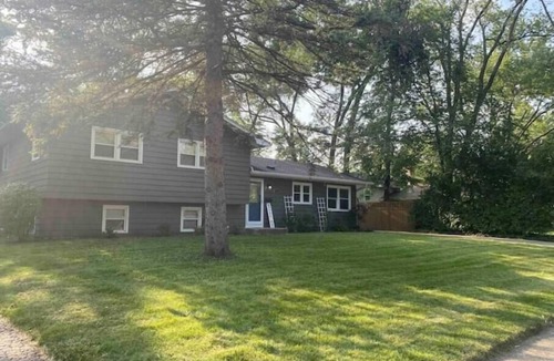 Naperville House | Close to downtown Naperville 3 Bed 2.5bath/Pets OK, Garage and utilities incl.