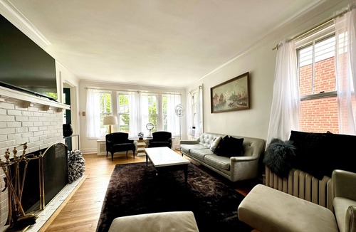Wilmette House | Close to Northwestern U + Chicago + Beach + Restaurants + Train