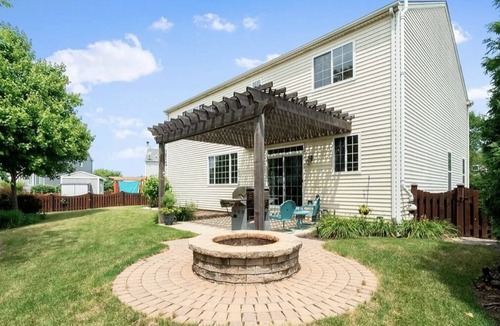 Joliet House | Close to Silver Cross Hospital