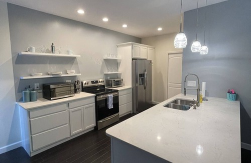 Murphysboro House | *Close to wine trails* Gray House Getaway!