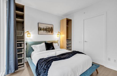 Downtown Toronto Apartment | CN Tower 2BR Downtown Suite - Sleeps 6