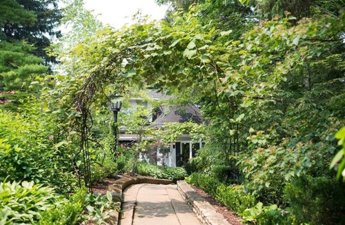 McHenry House | Cobblewood Manor on the Lake