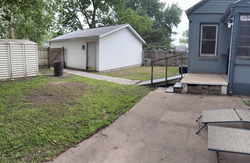 Galt House | Colleens 2-bedroom house in Rock Falls with AC, WiFi.
