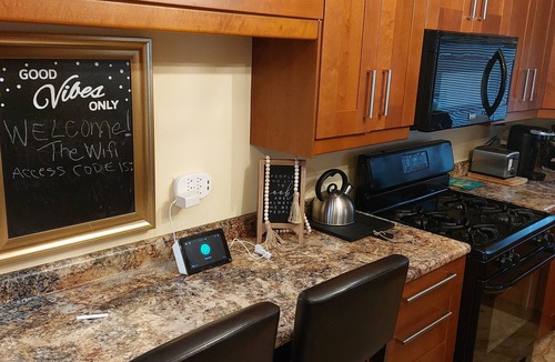 Waukegan House | Colorful 4-bedroom house-Vet owned-NAVAL Academy