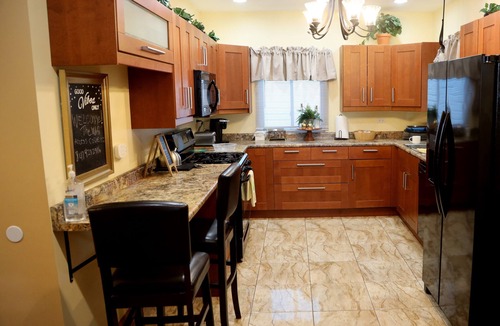 Waukegan House | Colorful 4-bedroom house-Vet owned-NAVAL Academy
