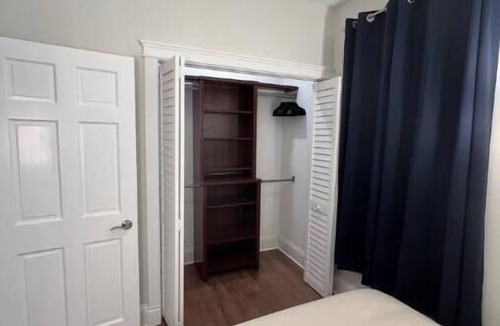 Kimball Apartment | Come rest your tired Chicago traveling feet in this comfy inner city home!