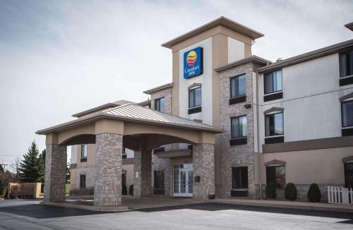Village of Lakewood Hotel | Comfort Inn Crystal Lake - Algonquin