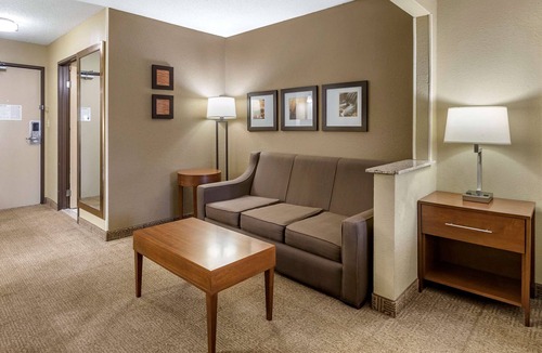 Quad Cities Hotel | Comfort Inn Moline - Quad Cities