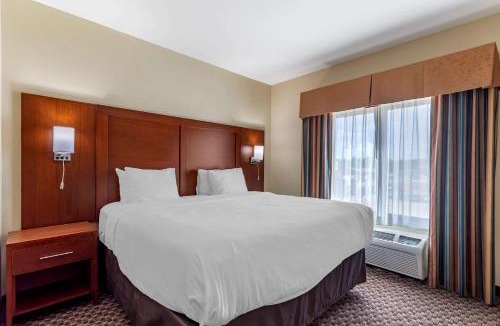 Carbondale Hotel | Comfort Inn & Suites Carbondale University Area