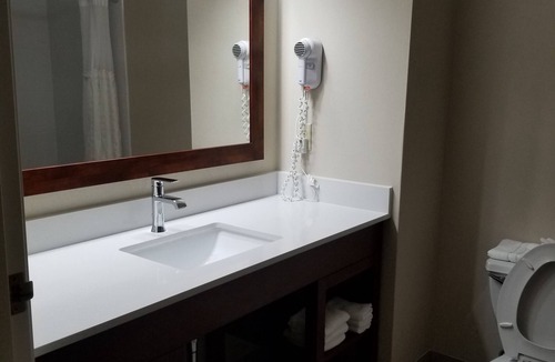 Geneva Hotel | Comfort Inn & Suites Geneva - West Chicago
