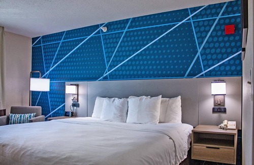 Geneva Hotel | Comfort Inn & Suites Geneva - West Chicago