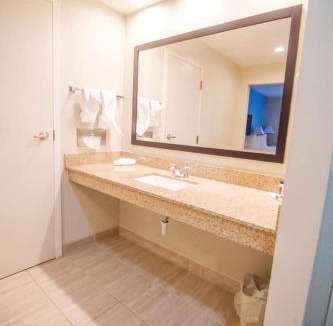 Mundelein Hotel | Comfort Inn & Suites Mundelein-Vernon Hills