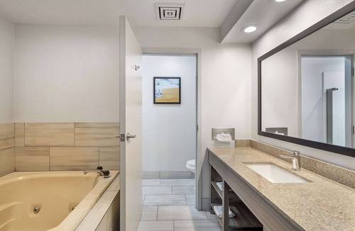 Mundelein Hotel | Comfort Inn & Suites Mundelein-Vernon Hills