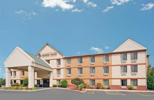 Tinley Park Hotel | Comfort Inn & Suites Near Tinley Park Amphitheater