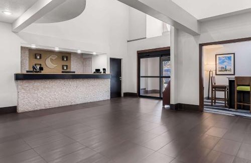 Tinley Park Hotel | Comfort Inn & Suites near Tinley Park Amphitheater