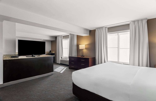 Tinley Park Hotel | Comfort Inn & Suites near Tinley Park Amphitheater