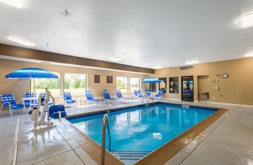 Aurora Hotel | Comfort Inn & Suites North Aurora - Naperville
