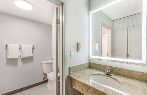 Arlington Heights Hotel | Comfort Inn & Suites Arlington Heights - Buffalo Grove