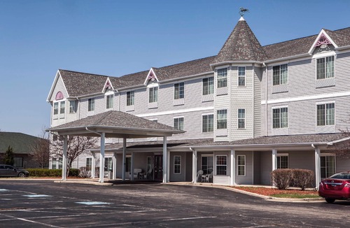 Geneva Hotel | Comfort Inn & Suites Geneva - West Chicago