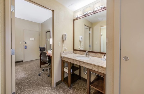 Schiller Park Hotel | Comfort Suites Chicago O'Hare Airport