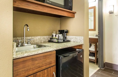 Effingham Hotel | Comfort Suites Effingham Central