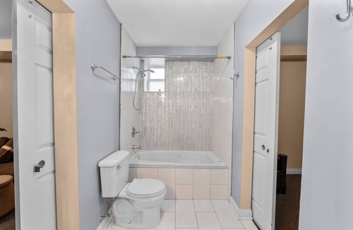 Grand Boulevard Apartment | Comfortable 2-bedroom apartment in phenomenal Chicago