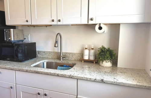 Dedham Apartment | Comfortable 2-BR Apt, Eat-In Kitchen & Parking, Quiet Location+Train to Boston