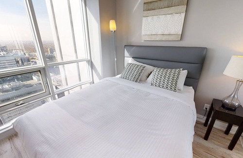 Downtown Toronto Apartment | Comfortable 2-BR Condo in DT Toronto