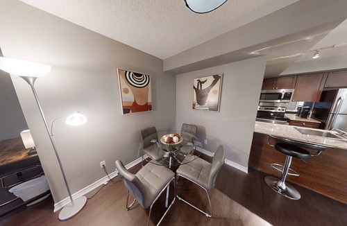 Downtown Toronto Apartment | Comfortable 3-BR Condo in DT Toronto