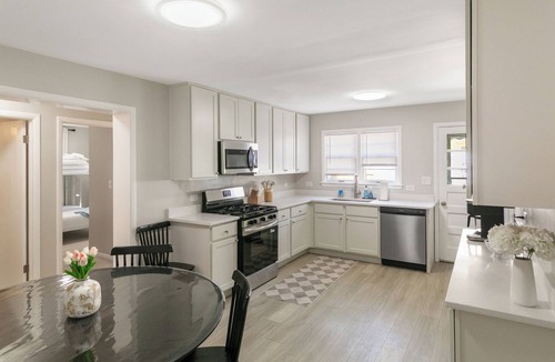Waukegan House | Comfortable 5 bed Family Home w/Finished Basement and Fenced yard!