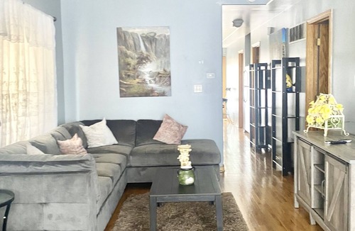 Blue Island Apartment | Comfortable and Cozy 3 bedroom