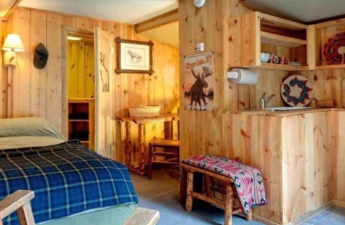 Cooke City-Silver Gate Cabin | Comfortable Cabin next to Yellowstone National Park