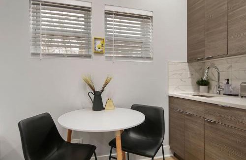 Lakewood-Balmoral Apartment | Comfortable & Furnished Studio Apt with Wi-Fi - Magnolia CH