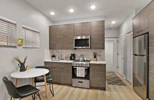 Lakewood-Balmoral Apartment | Comfortable & Furnished Studio Apt with Wi-Fi - Magnolia CH