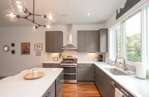 North Nashville House | Comfortable Group Stay 5 minutes to Broadway/Downtown/Germantown.
