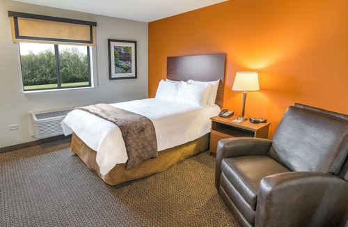 North Aurora Hotel | Comfortable North Aurora Stay | Pet-Friendly and Fully Equipped Kitchen