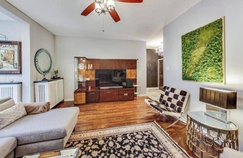 Evanston House | Comfortable Room Convenient Area Close to Beach