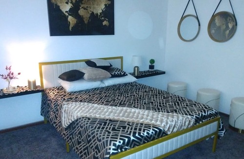 Lansing Condo | Comfortable vibrant condo. 15 minutes to Chicago