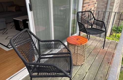 Chicago Ridge Apartment | Comfy 2 bedroom condo with 75” smart TV