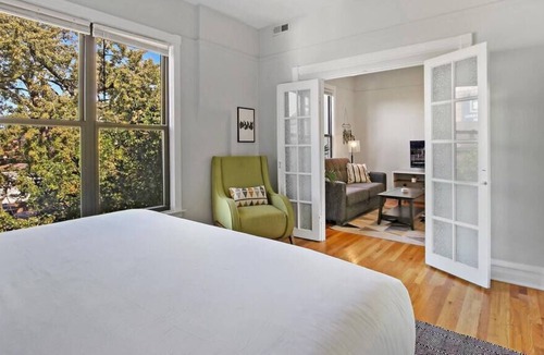 North Center Apartment | Comfy & Bright 3BR Fully Furnished Apt
