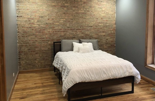 Woodlawn Condo | Comfy Chicago Condo w/ 2 BR and 2 BA near Beach & Museum of Science and Industry