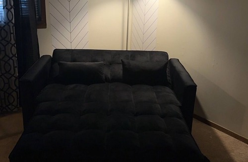 Champaign House | Comfy Cozy Safe Townhome
