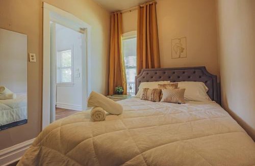 Forest Park Apartment | Comfy One Bed Apartment in Forest Park