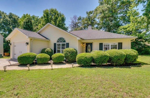 Conestee Cottage | Community Pool/Close to Downtown Greenville