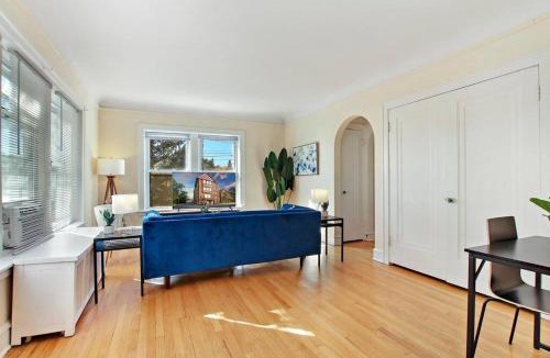 Skokie Apartment | Complete & Polshed 1-Bedroom Chicago Apt - Elm D2